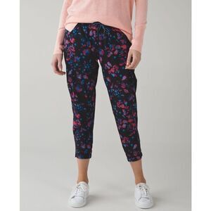 Lululemon Stretch It Out Crop, Dandy Digie Multi, Sz 10, GUC